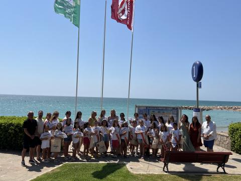 Vinaròs iza las Banderas Azules en las playas de Fora del Forat y Fortí 2025