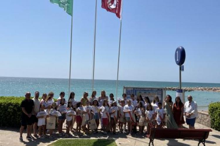 Vinaròs iza las Banderas Azules en las playas de Fora del Forat y Fortí 2025
